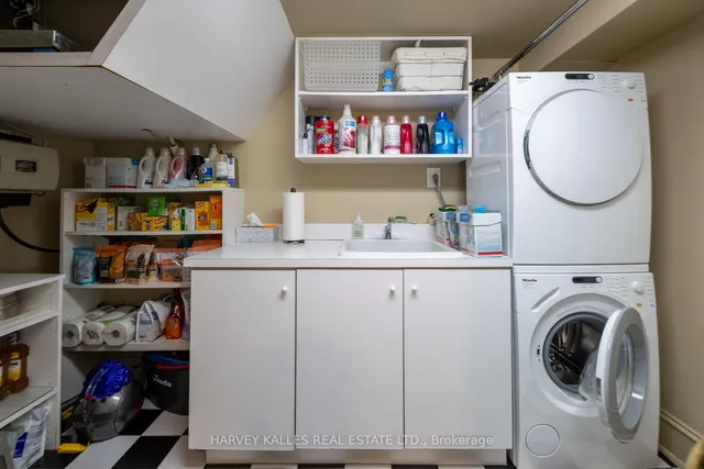 Additional image 44 of 12 Macpherson Ave Unit 3