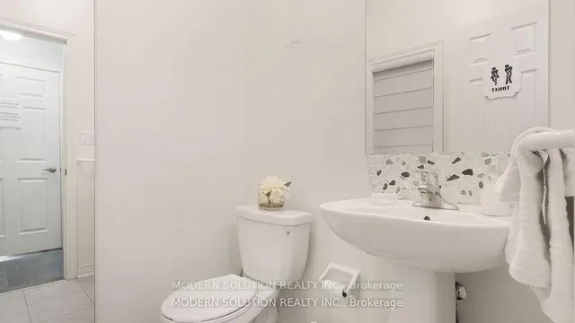 Additional image 21 of 552 Bessborough Dr