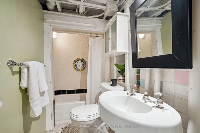 Additional image 37 of 384 1/2 Sumach St