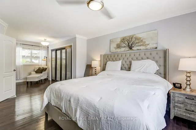 Additional image 19 of 726 Applewood Cres