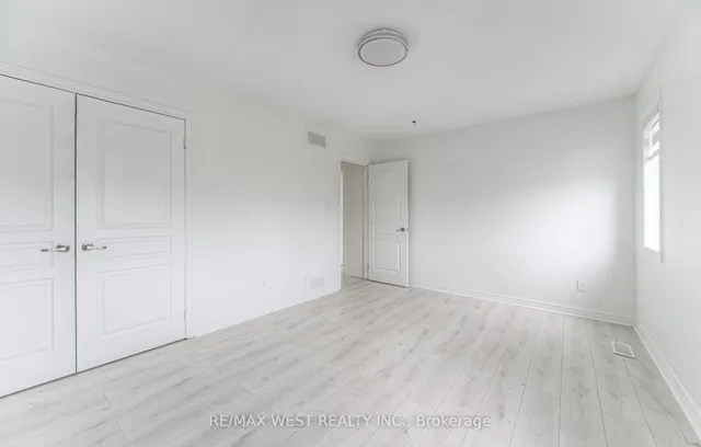 Additional image 32 of 57 Creek Ridge St