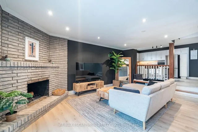 Additional image 37 of 14 Vista Crt