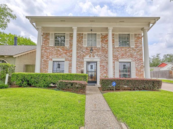 10157 Kemp Forest Dr, Houston, TX 77080
