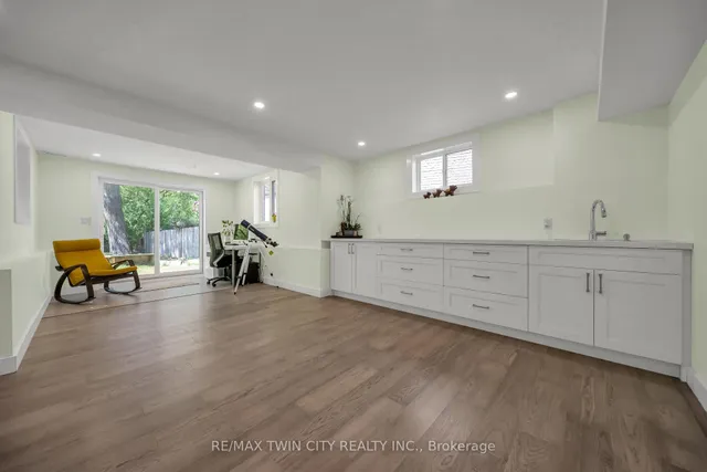 Additional image 32 of 437 Zeller Dr