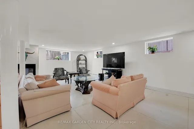 Additional image 17 of 16 Freeland Crt