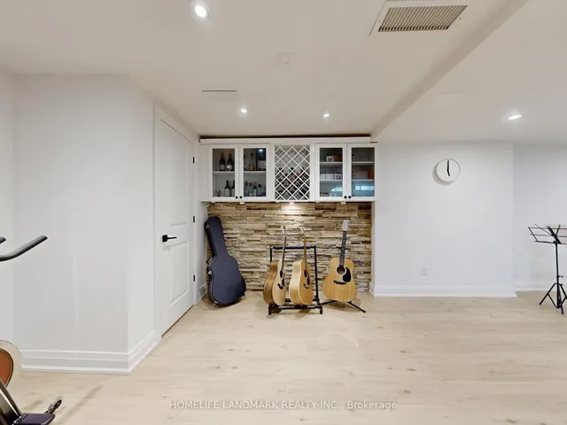 Additional image 40 of 168 Kingsbridge Garden Circ