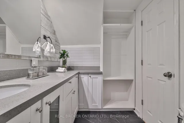 Additional image 31 of 70 Colonial Ave