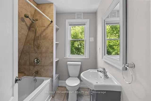 Additional image 34 of 69 Lorne Ave