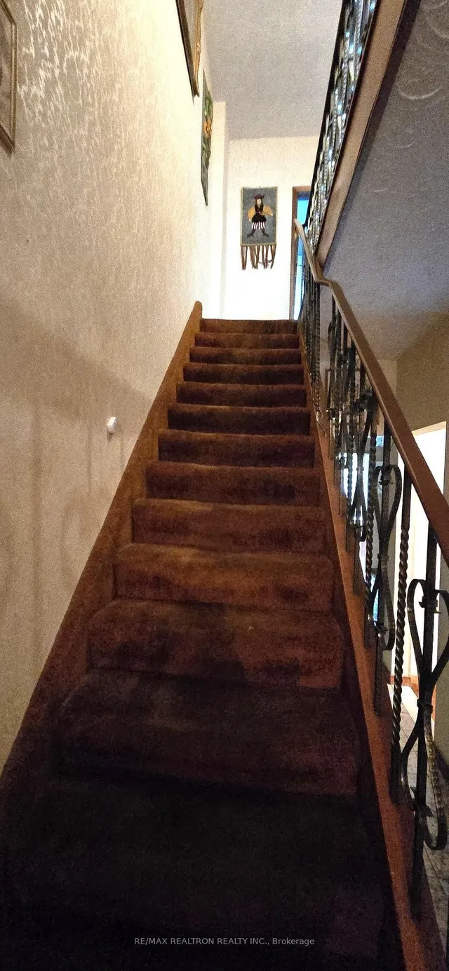 Additional image 19 of 582 Runnymede Rd