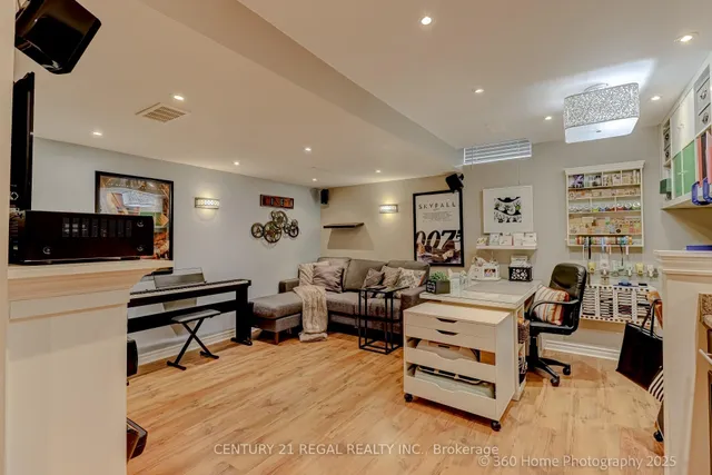 Additional image 17 of 77 Spicebush Terr