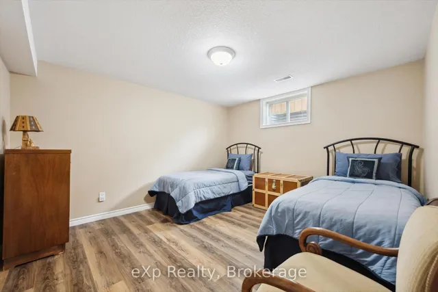 Additional image 26 of 916 Keewatin Pl
