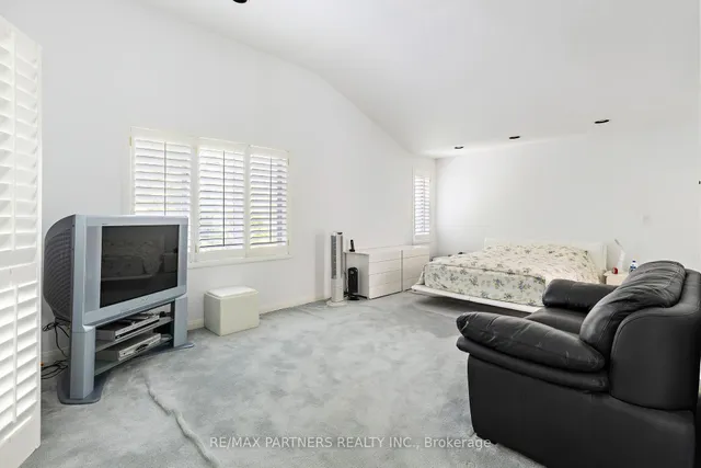 Additional image 22 of 382 Parkview Ave