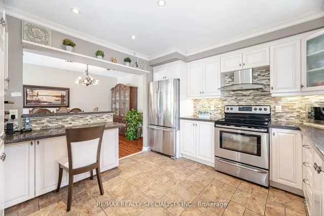 Additional image 11 of 648 Dodsworth Cres