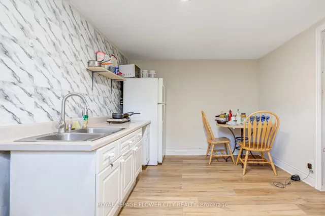 Additional image 25 of 800 Roxborough Ave