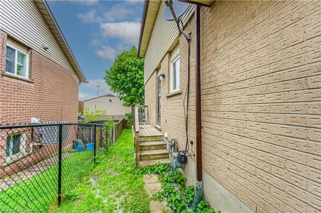 Additional image 37 of 16 Windale Cres
