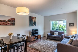 Additional image 3 of 1720 Dufferin Crescent