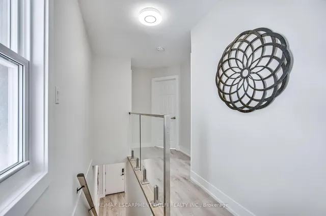 Additional image 19 of 221 Rosslyn Ave