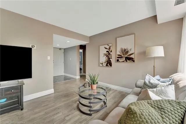 Additional image 11 of 3267 King St Unit 404