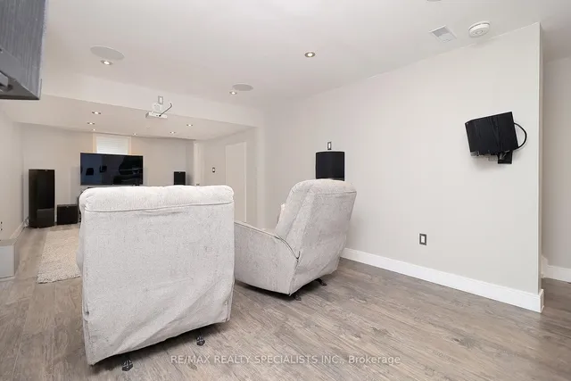 Additional image 30 of 917 MCTRACH Cres