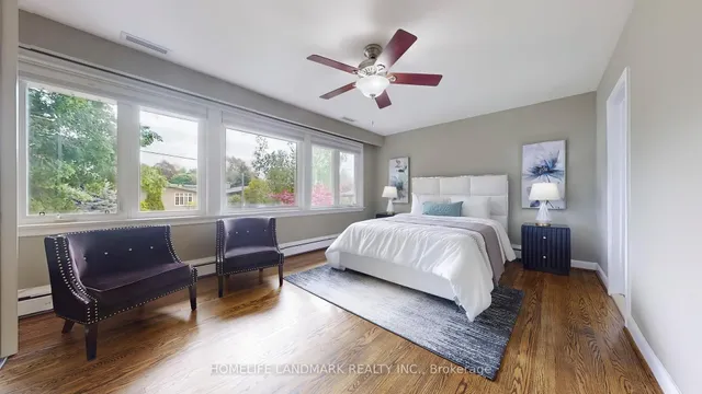 Additional image 4 of 12 Carousel Crt