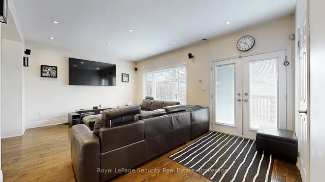 Additional image 8 of 35 Regal Rd