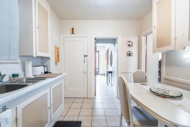 Additional image 30 of 204 Emerald St