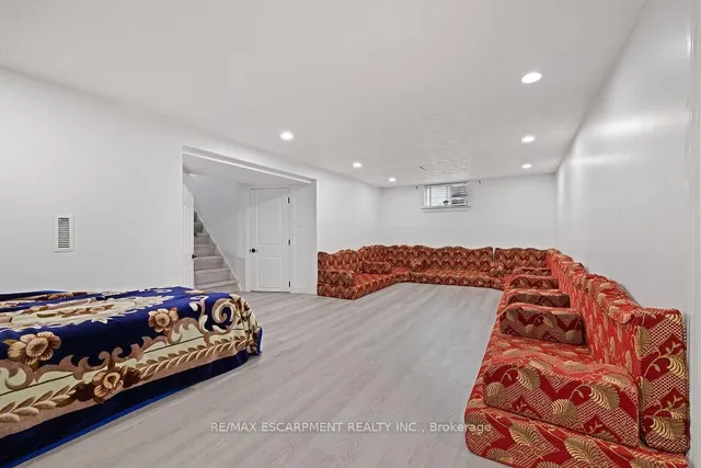 Additional image 34 of 71 Montrose Ave