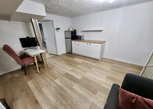 Additional image 20 of 2377 Holyhead Dr