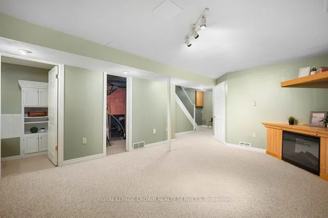 Additional image 38 of 48 Resurrection Dr
