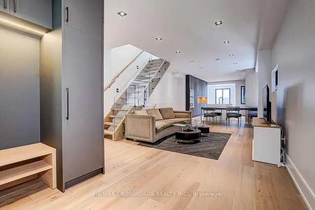 Primary image of 133 Yarmouth Rd