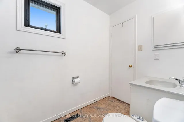 Additional image 27 of 421 Laurentian Ave