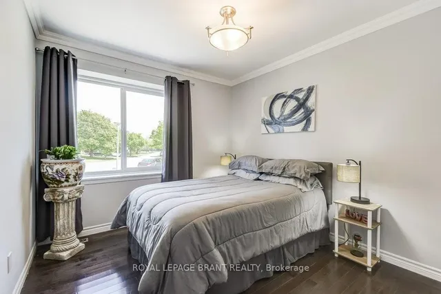 Additional image 15 of 726 Applewood Cres