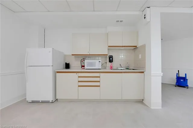 Additional image 33 of 8 Village Green Unit 112