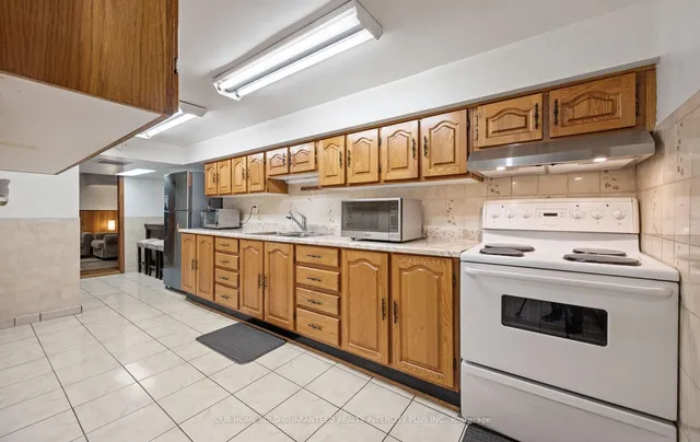 Additional image 35 of 33 Merton Rd