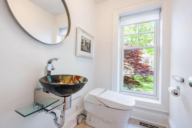 Additional image 19 of 3045 Lakeshore Rd