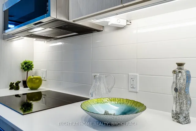 Additional image 15 of 250 Lawrence Ave Unit 724