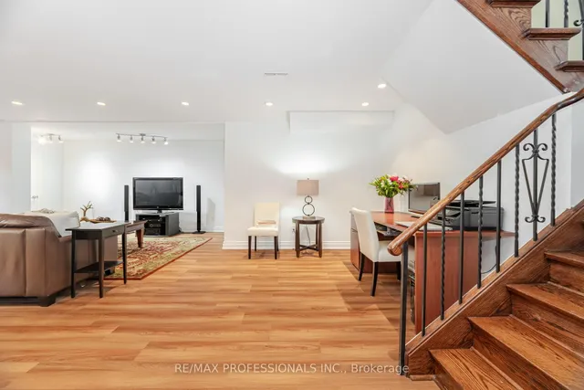 Additional image 31 of 8 Silverthorne Bush Dr