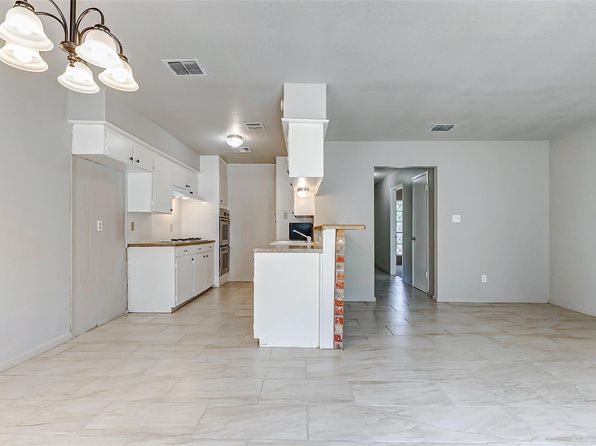 5318 Botany Ln, Houston, TX 77048