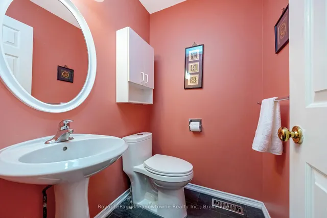 Additional image 19 of 500 Silverthorne Cres Unit 6