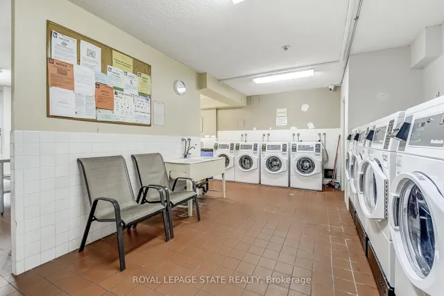 Additional image 27 of 975 Warwick Crt Unit B1