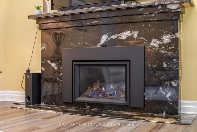 Additional image 18 of 28 Lacewood Cres