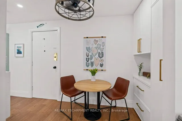 Additional image 16 of 137 Emerald St Unit 5