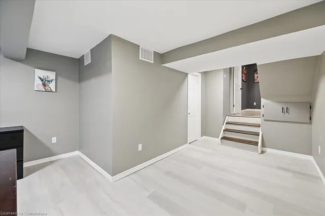 Additional image 33 of 69 Hillgarden Dr