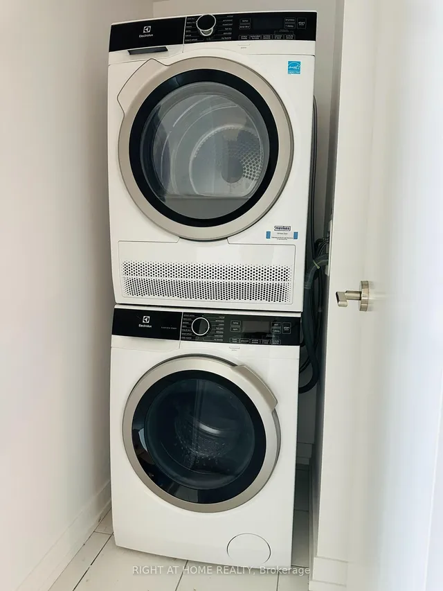 Additional image 10 of 219 Dundas St Unit 809