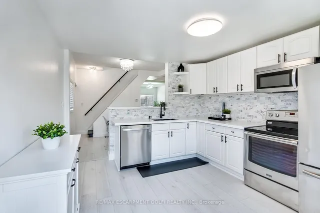 Additional image 14 of 39 DIVISION St