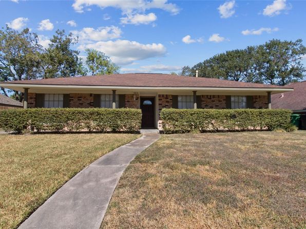 5818 Silver Forest Dr, Houston, TX 77092