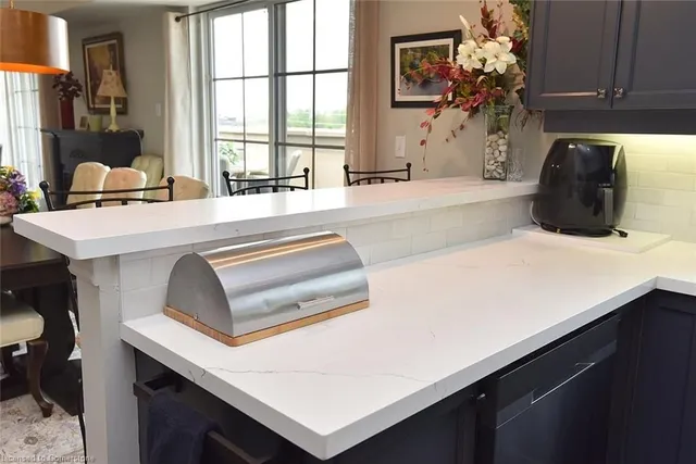 Additional image 20 of 262 Dundas St Unit 406