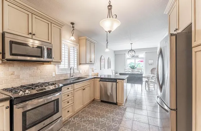 Additional image 15 of 127 Garinger Cres