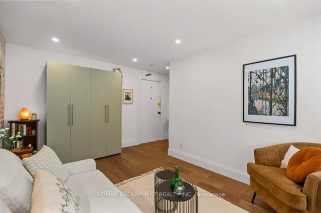 Additional image 12 of 137 Emerald St Unit 5