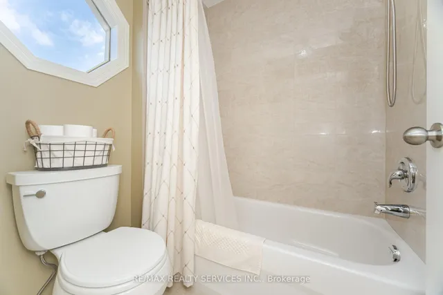 Additional image 27 of 8 Inwood Pl